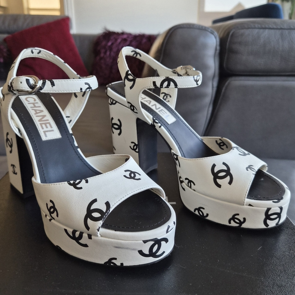 Chanel 22S White Platform Sandals Black Interlocking CC Logo